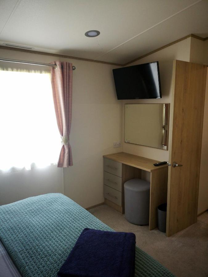Lake Escape - Hoburne Cotswolds South Cerney Esterno foto