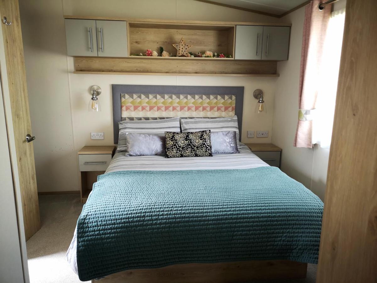 Lake Escape - Hoburne Cotswolds South Cerney Esterno foto