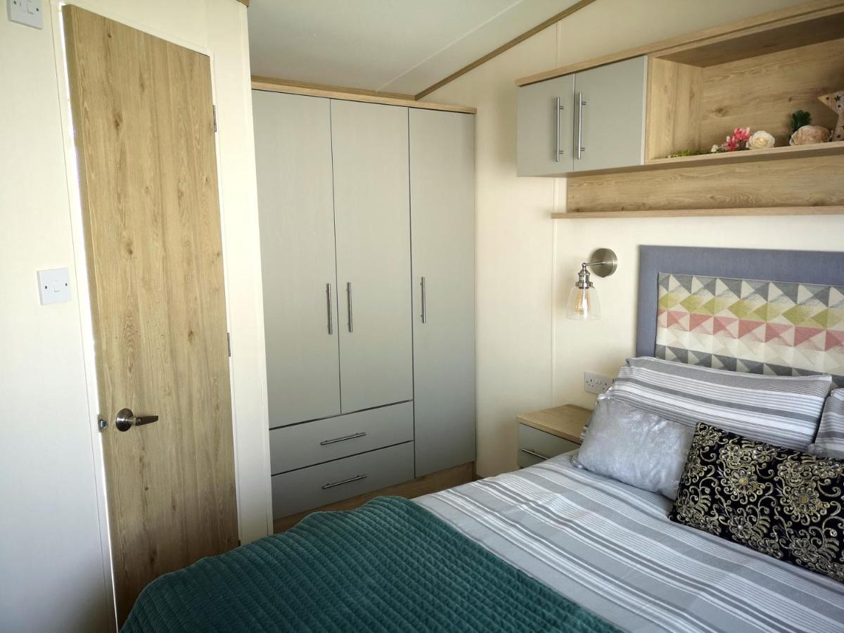 Lake Escape - Hoburne Cotswolds South Cerney Esterno foto