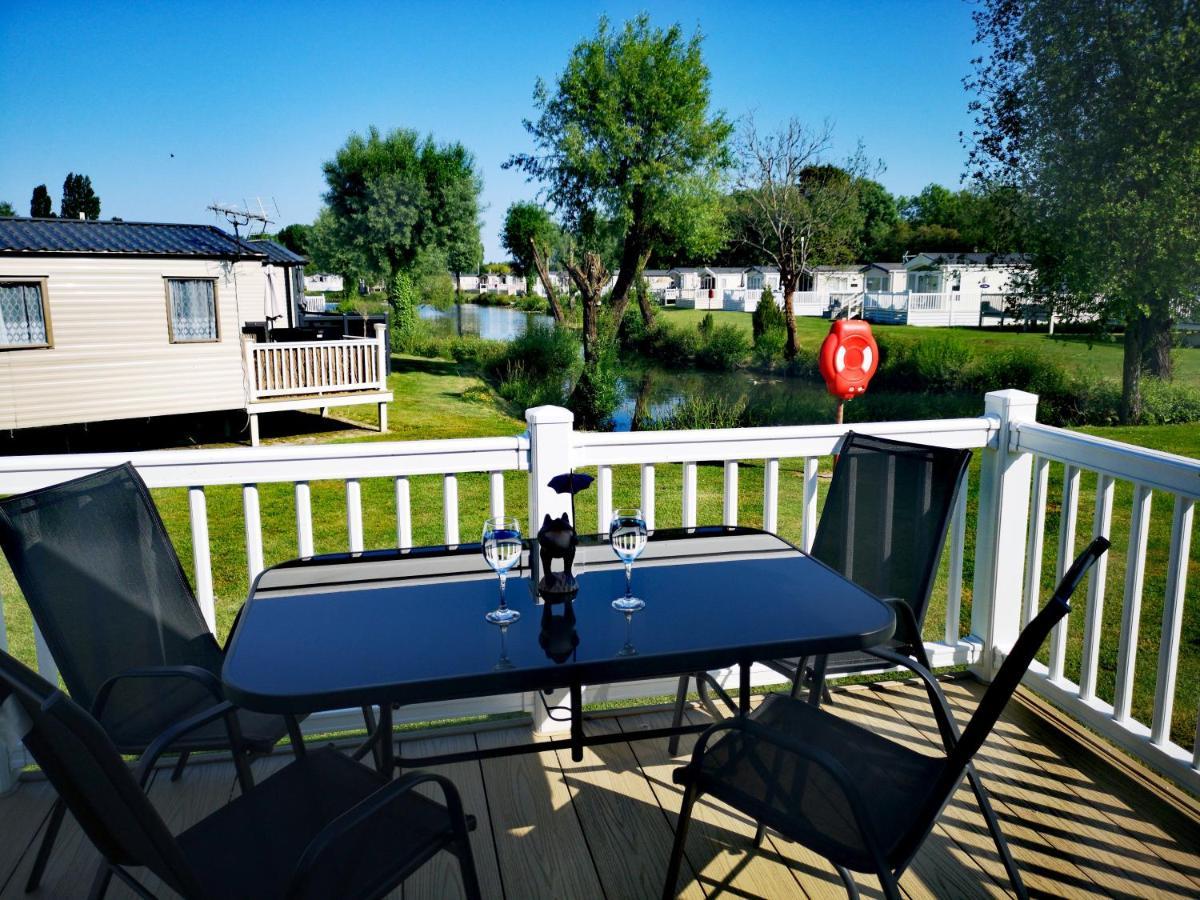 Lake Escape - Hoburne Cotswolds South Cerney Esterno foto