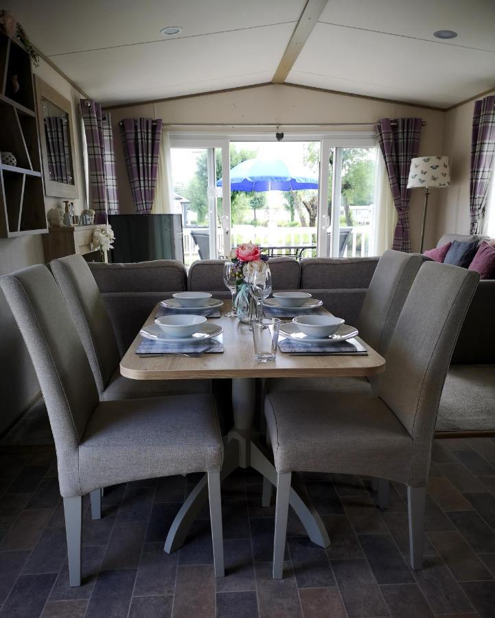 Lake Escape - Hoburne Cotswolds South Cerney Esterno foto