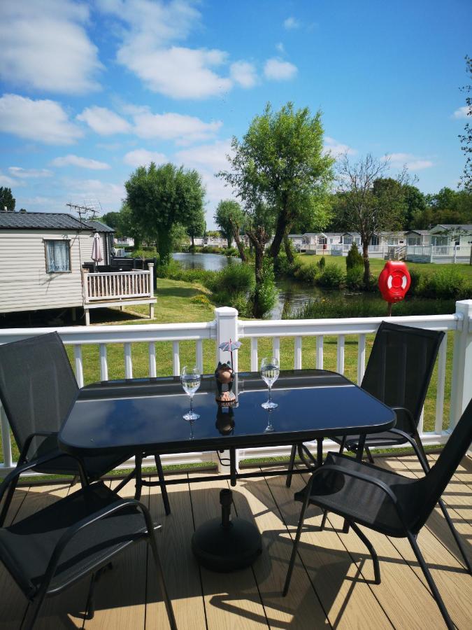 Lake Escape - Hoburne Cotswolds South Cerney Esterno foto