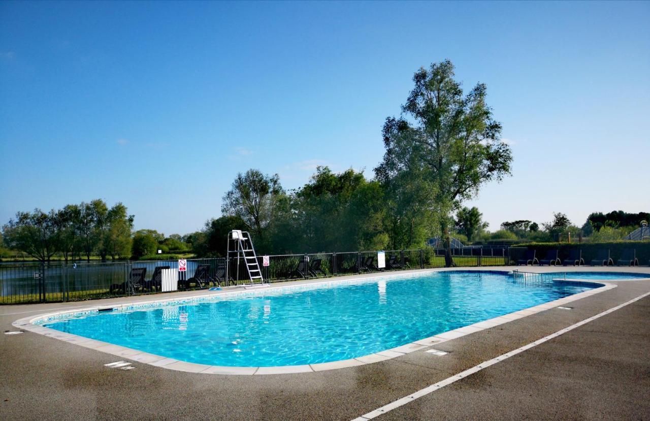Lake Escape - Hoburne Cotswolds South Cerney Esterno foto